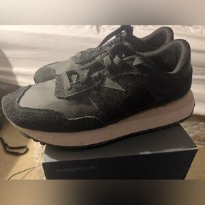 New Balance 237